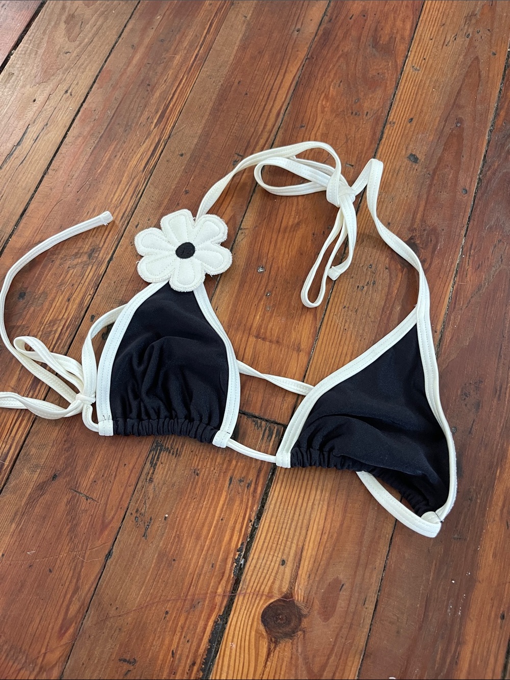 Black & White Floral Triangle Bikini Top - Women Swim